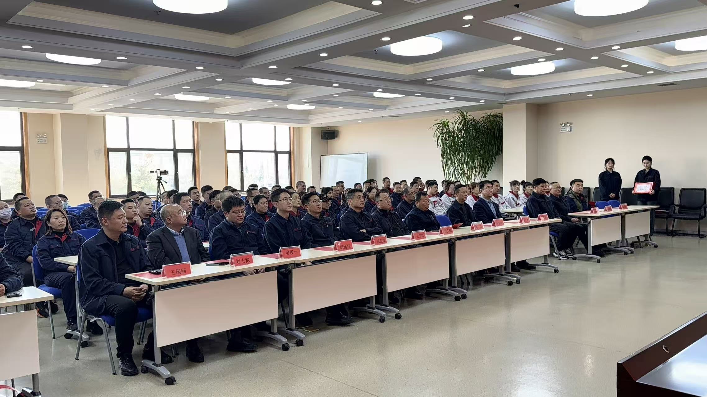 观众.jpg 观众.jpg